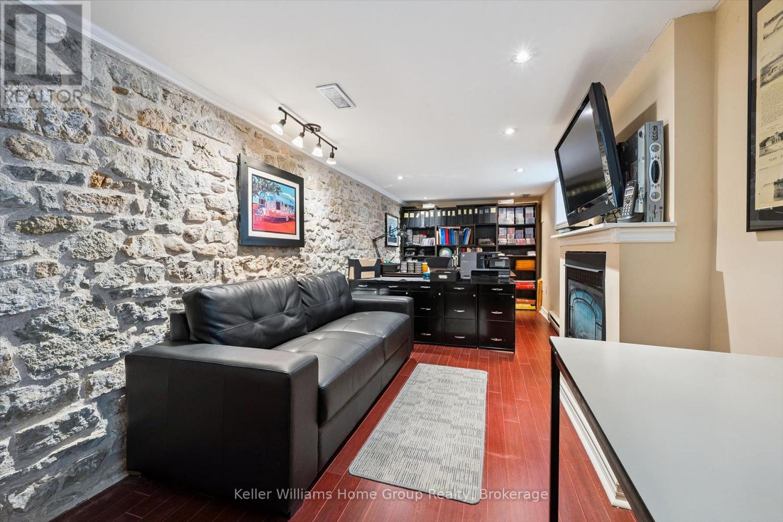 330 ANGUS STREET - Image 26