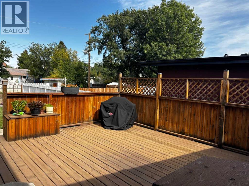 4923 52 Avenue - Image 3