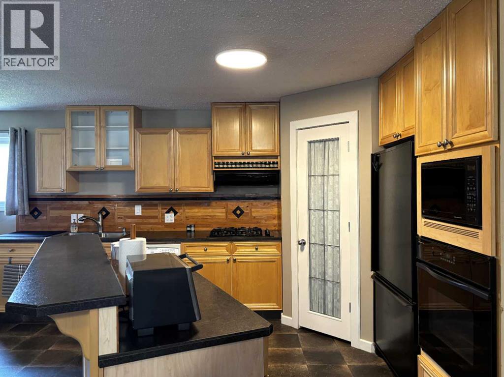 4923 52 Avenue - Image 15
