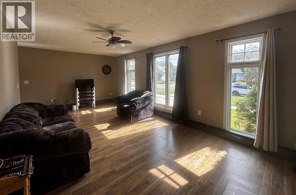 4923 52 Avenue - Image 22