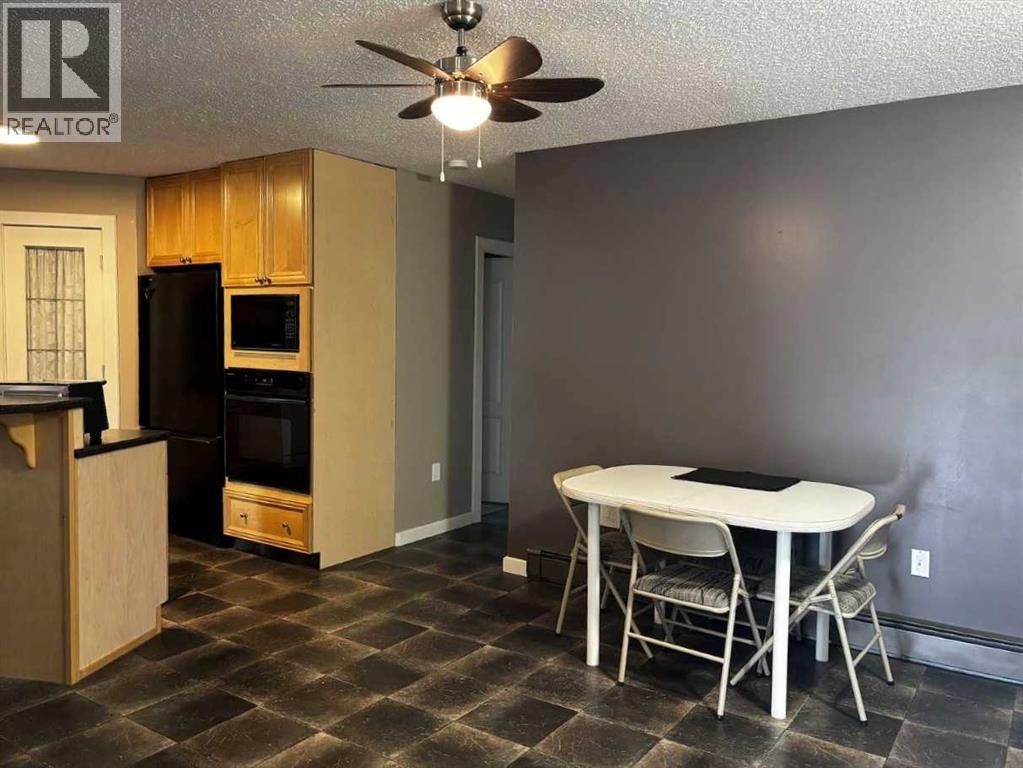 4923 52 Avenue - Image 13