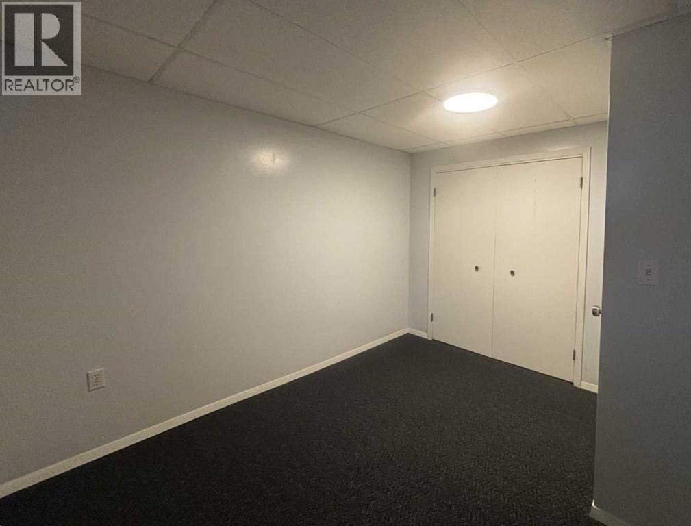 4923 52 Avenue - Image 40