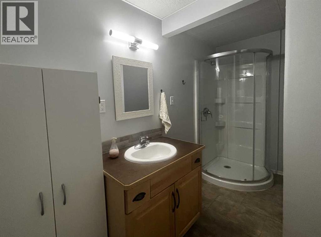 4923 52 Avenue - 43