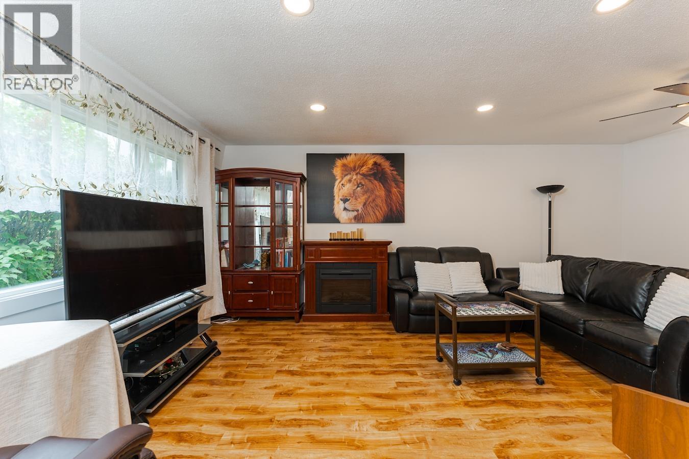 Photo 21 of 40 — 2613 OAK STREET · Prince George, BC