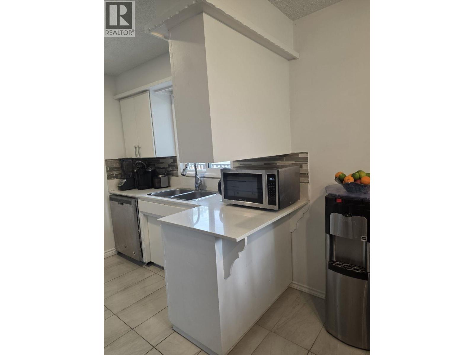Photo 8 of 40 — 2613 OAK STREET · Prince George, BC