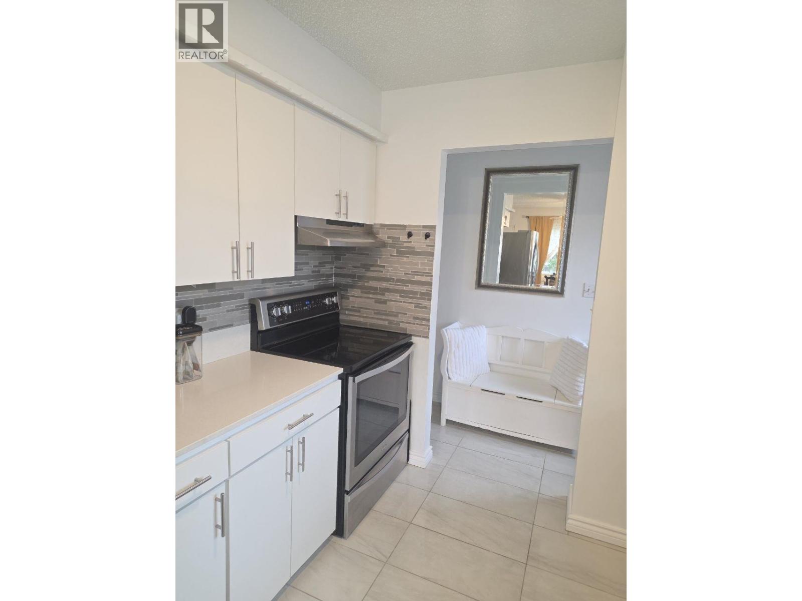 Photo 9 of 40 — 2613 OAK STREET · Prince George, BC
