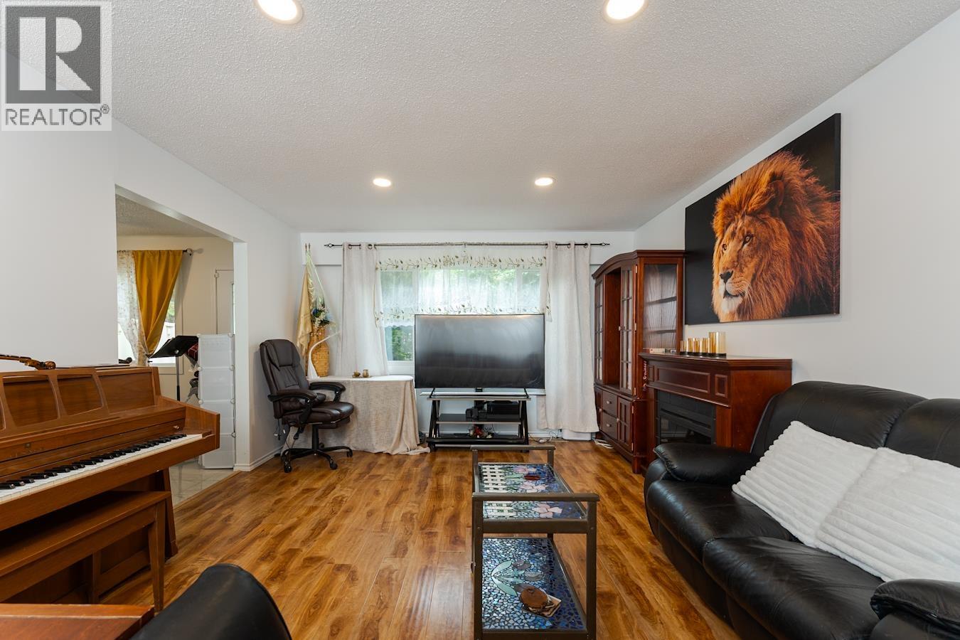 Photo 20 of 40 — 2613 OAK STREET · Prince George, BC