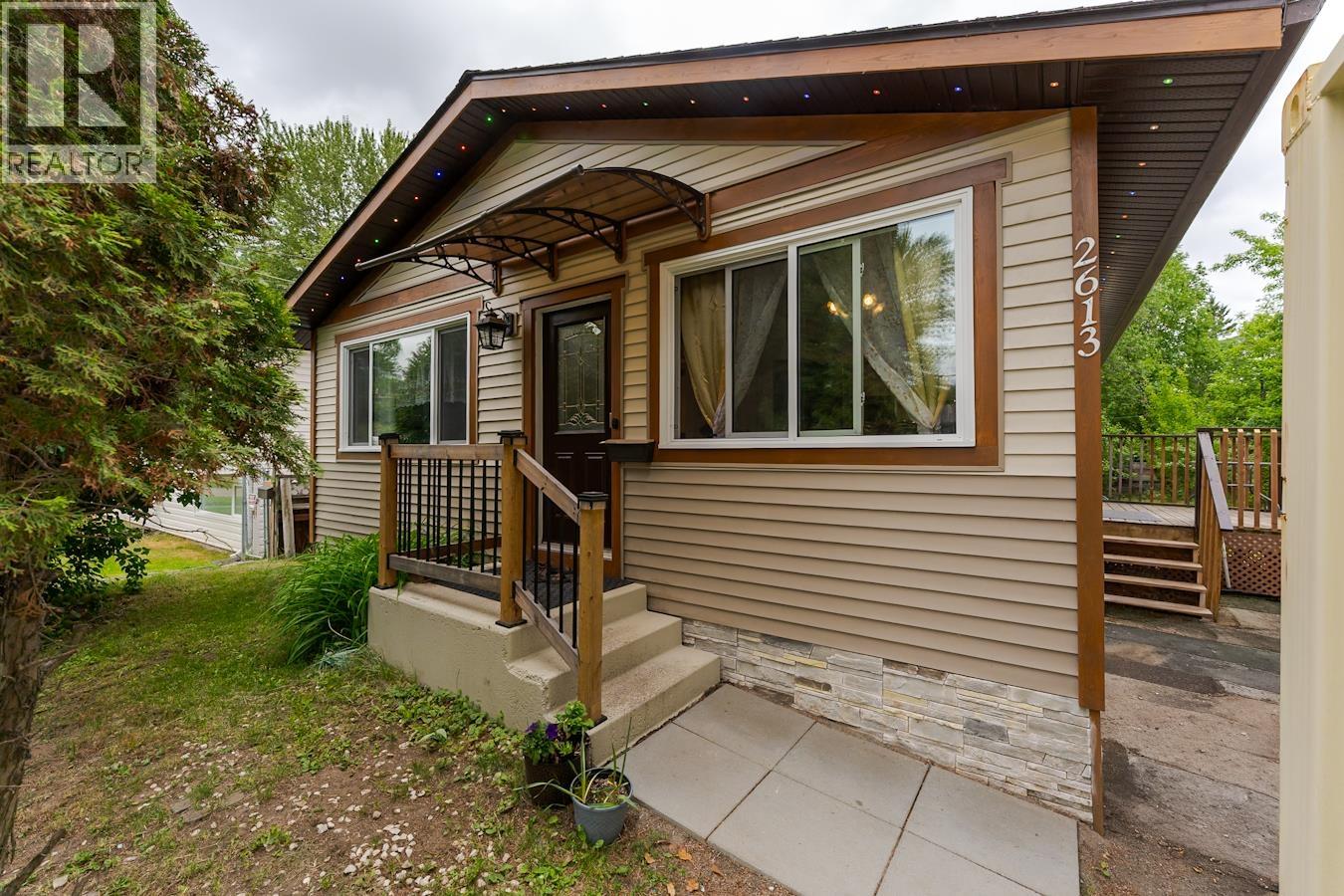 2613 OAK STREET — $499,000