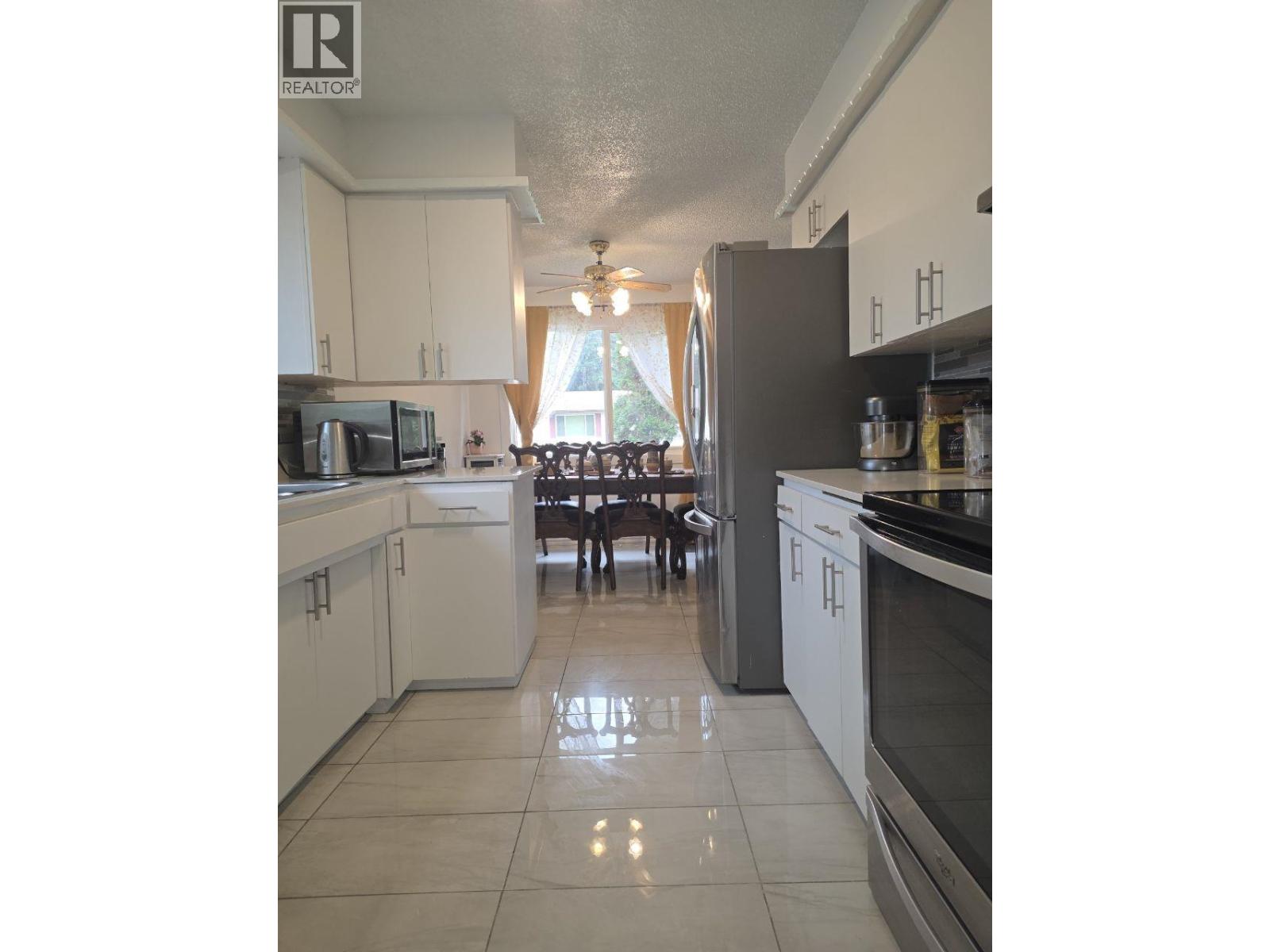 Photo 10 of 40 — 2613 OAK STREET · Prince George, BC
