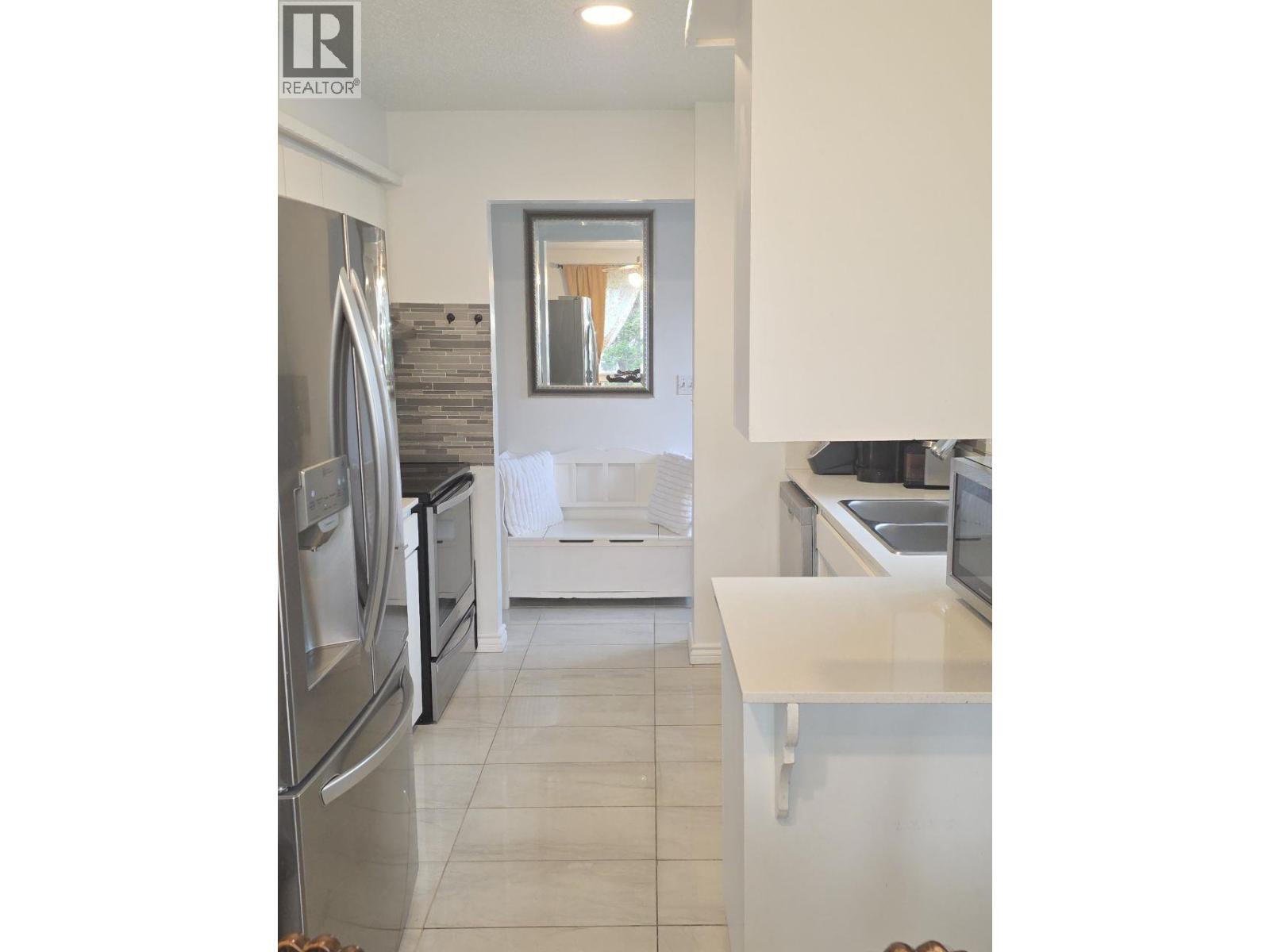 Photo 11 of 40 — 2613 OAK STREET · Prince George, BC