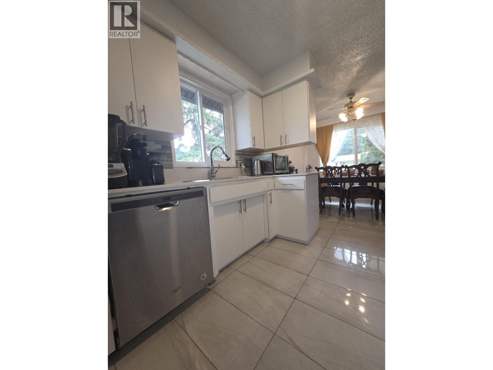 Photo 12 of 40 — 2613 OAK STREET · Prince George, BC