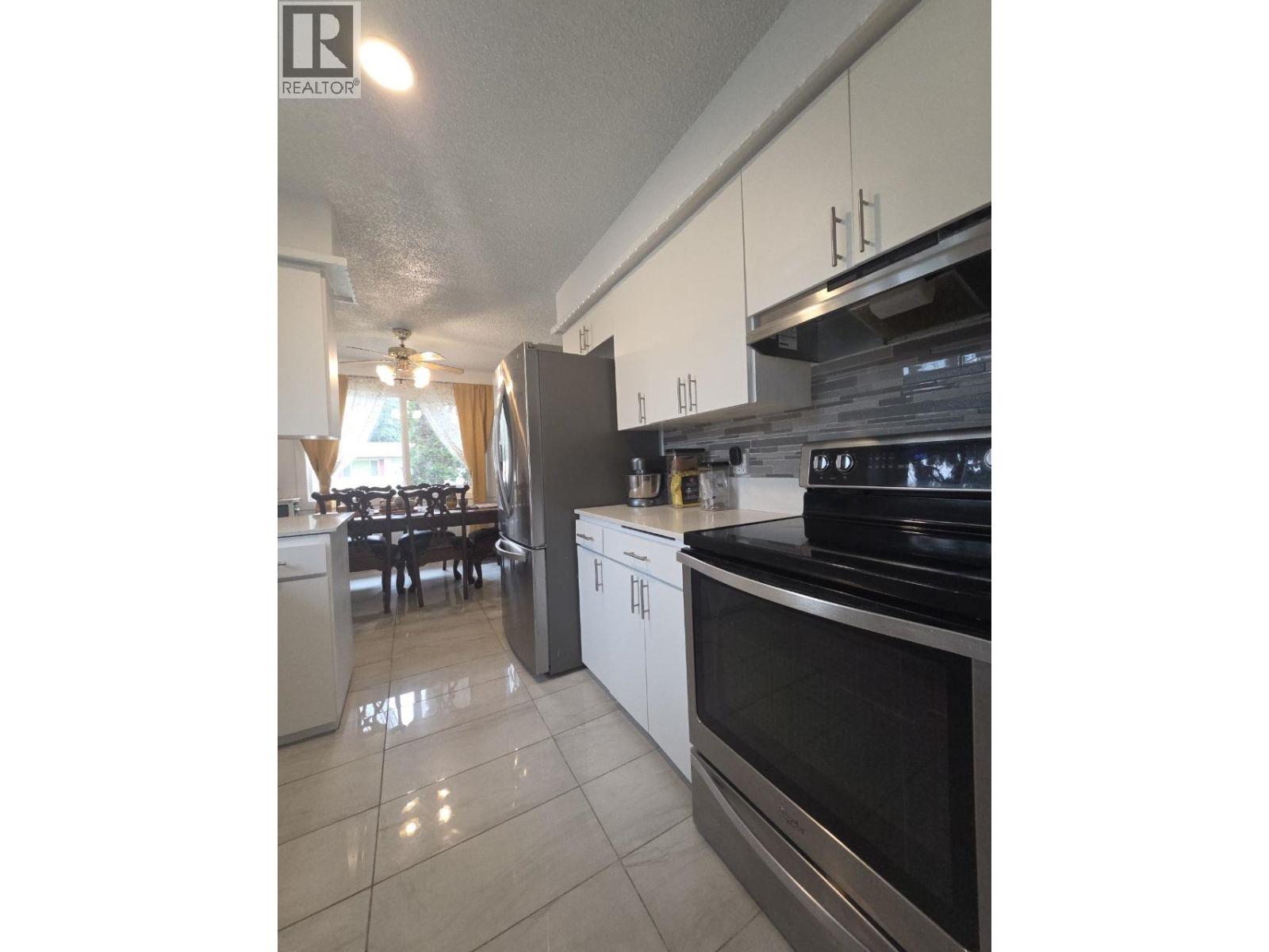 Photo 13 of 40 — 2613 OAK STREET · Prince George, BC