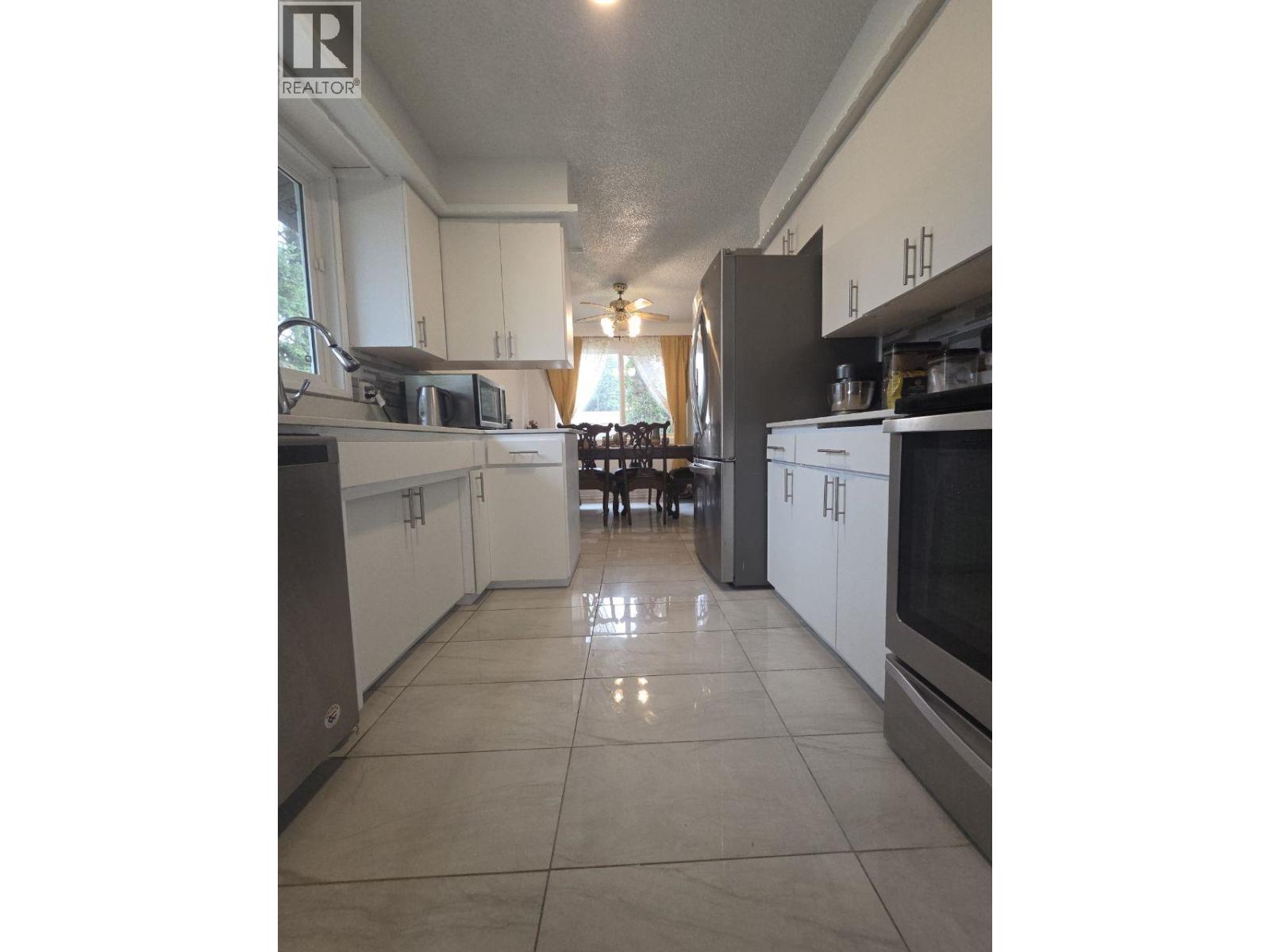 Photo 14 of 40 — 2613 OAK STREET · Prince George, BC