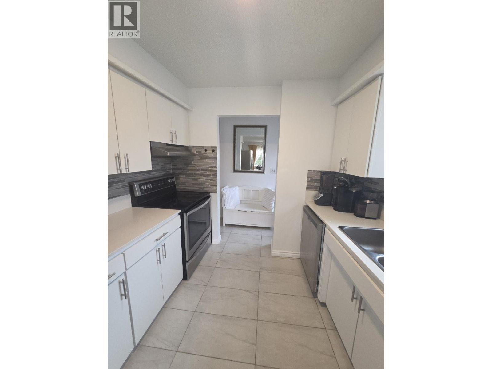 Photo 17 of 40 — 2613 OAK STREET · Prince George, BC