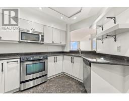Bathroom - 940 - 22 Southport Street, Toronto, ON M6S4Y9 Photo 8