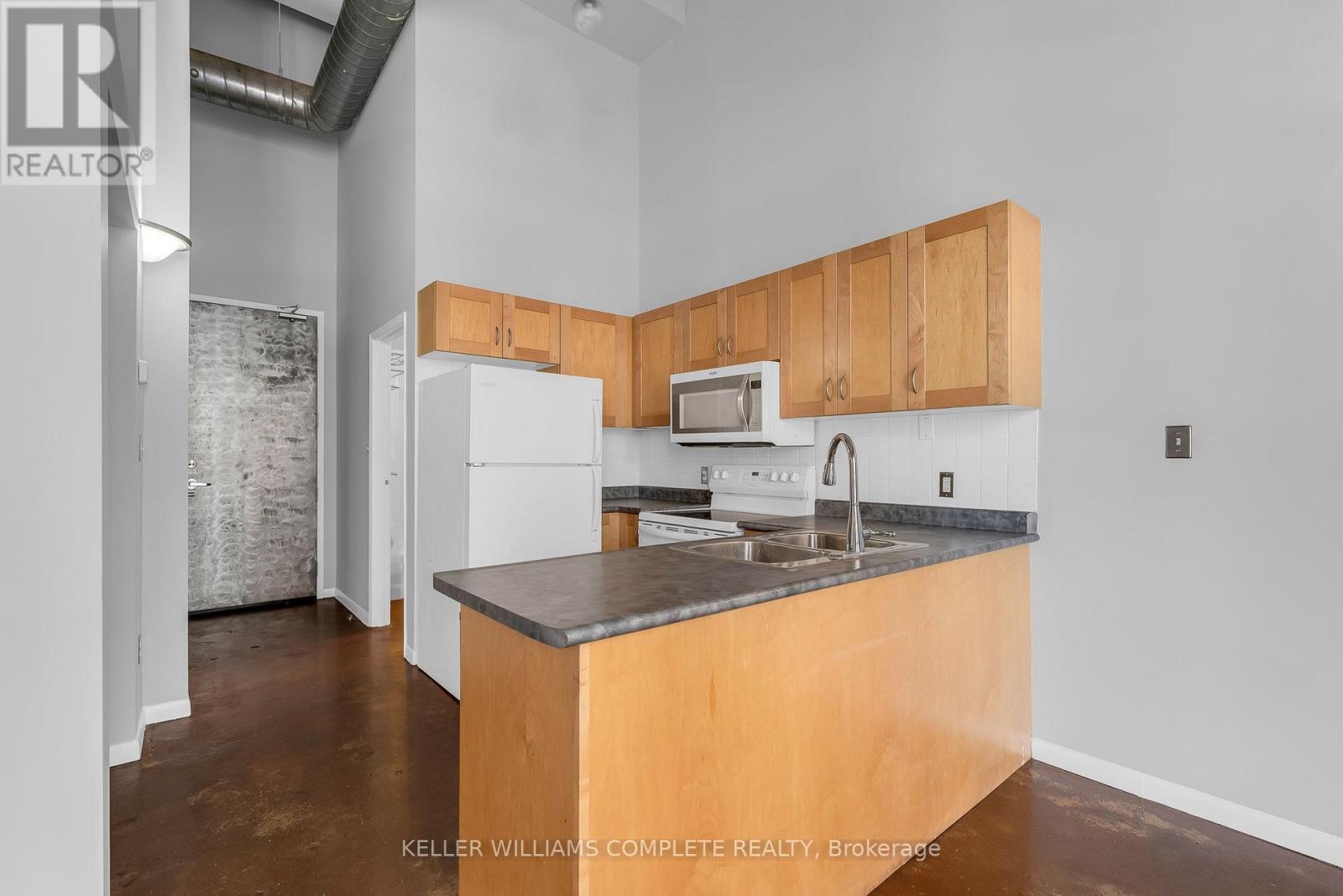 #405 11 REBECCA STREET - 3