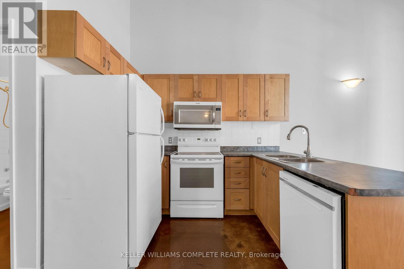 #405 11 REBECCA STREET - 5