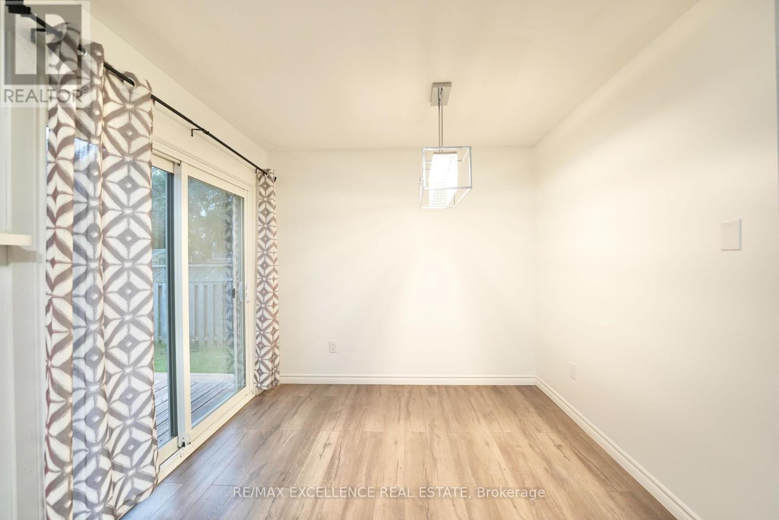 41 ROMAN CRESCENT - 11