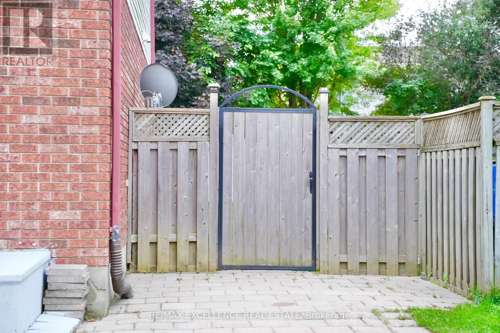 41 ROMAN CRESCENT - 23