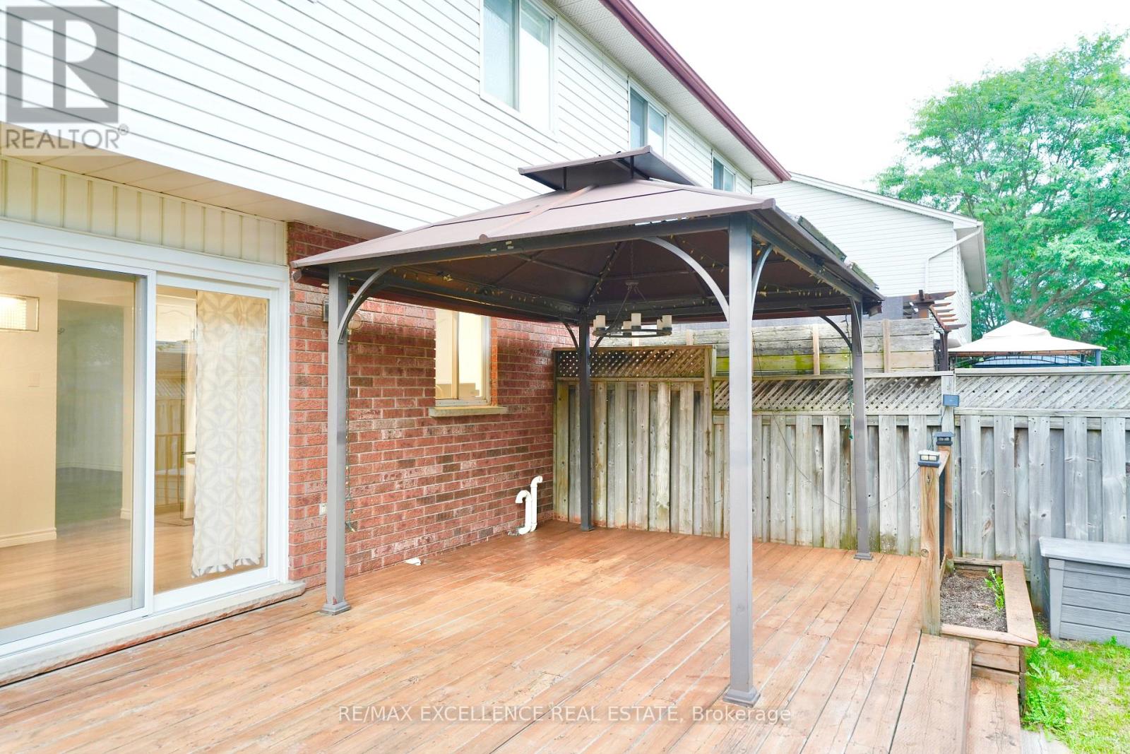 41 ROMAN CRESCENT - 25