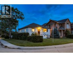 Foyer - 528 30 Street Nw, Calgary, AB T2N2V3 Photo 6
