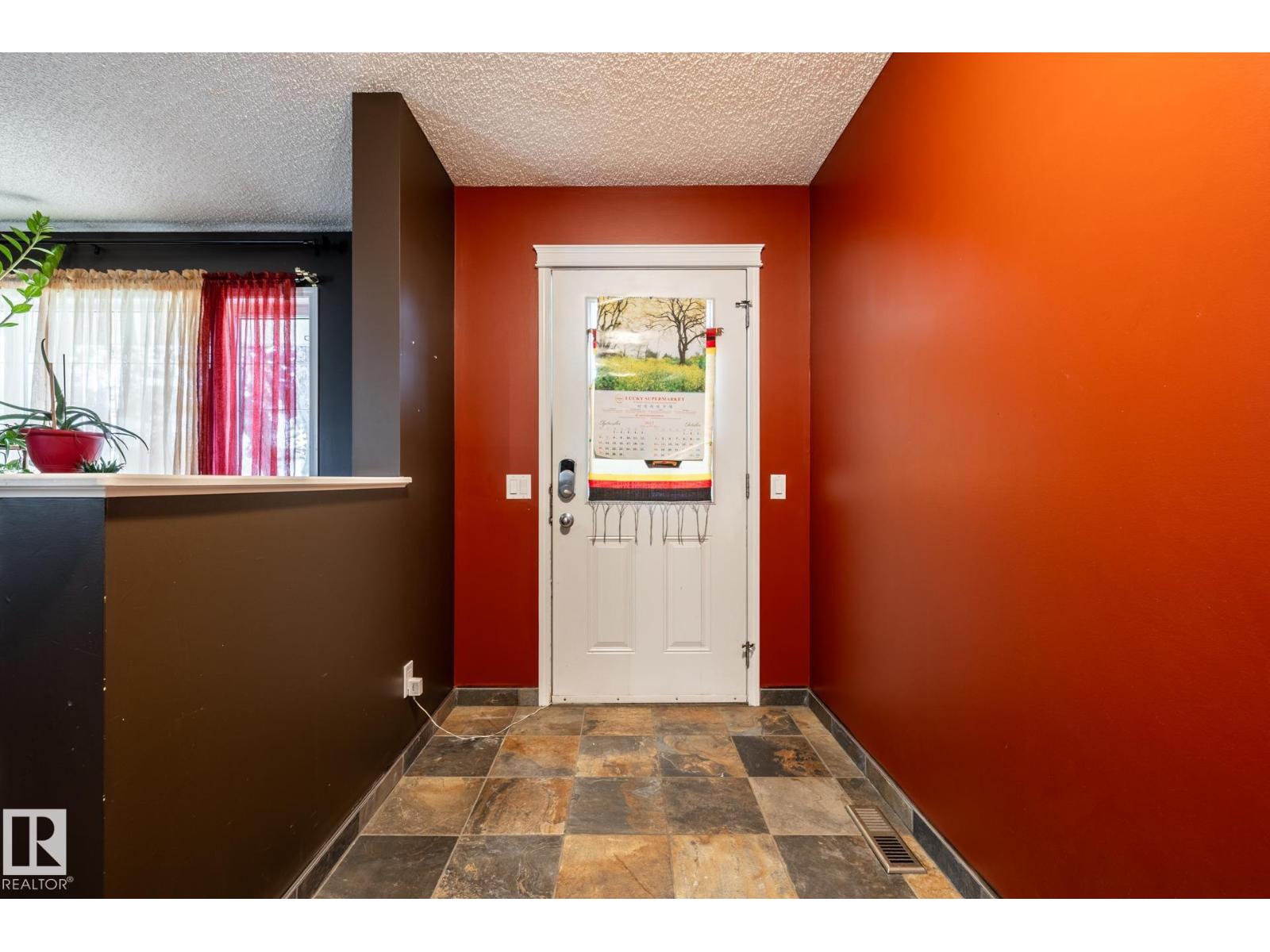 5907 203 ST NW - 2