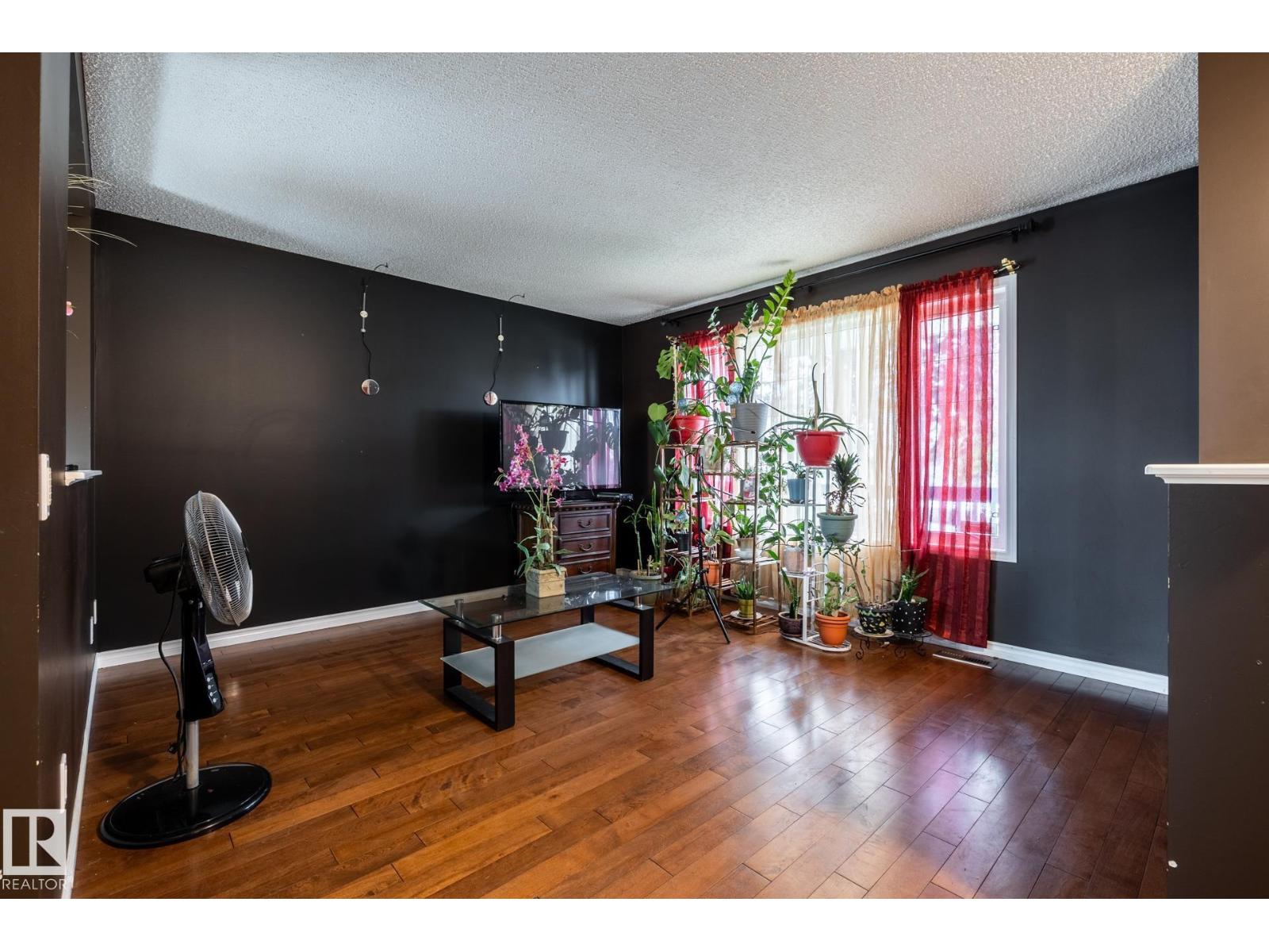 5907 203 ST NW - 7
