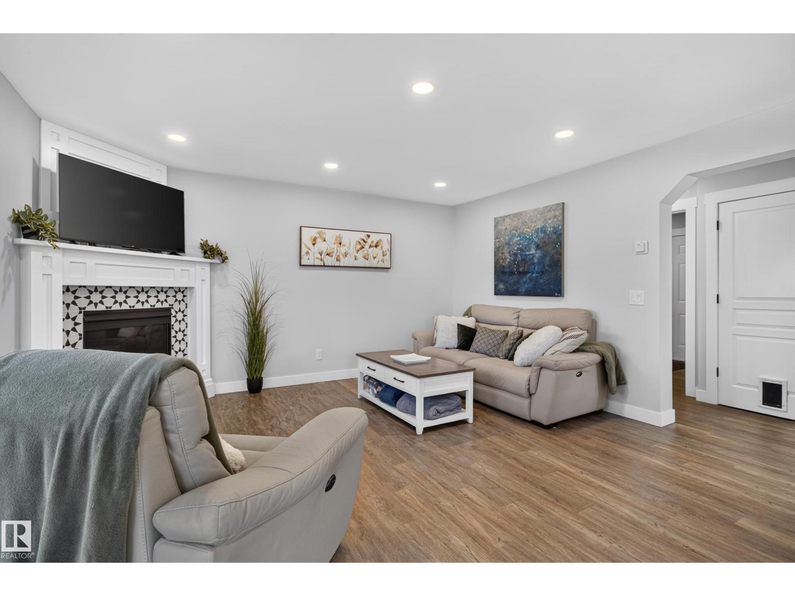 347 ASCOTT CR - 8