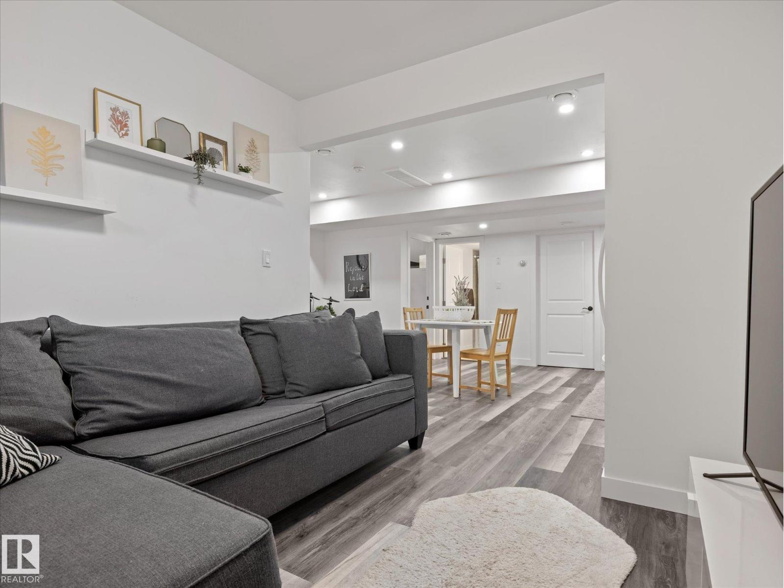 10625 96 ST NW - 23