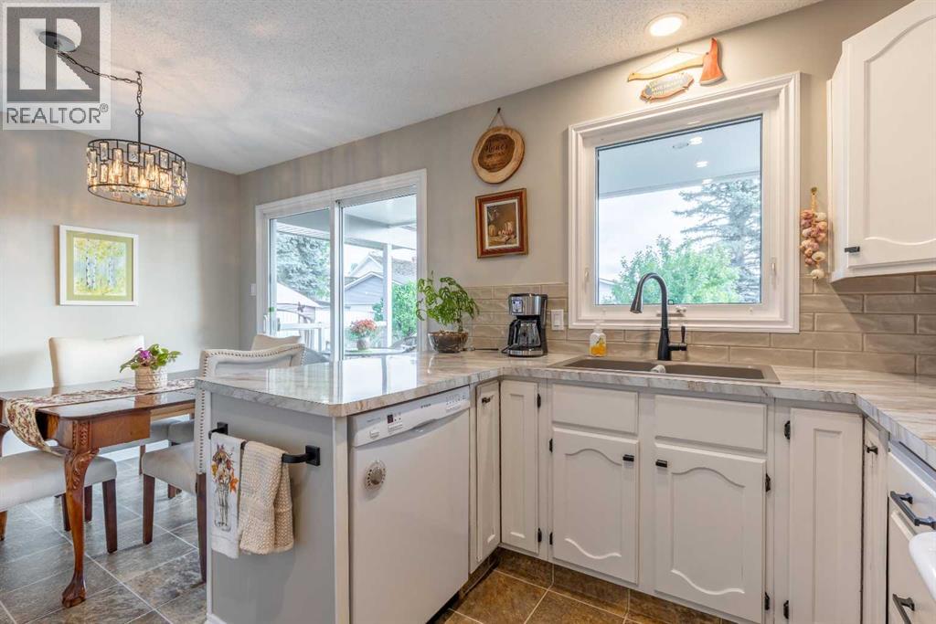 10 Seneca Place W - 11