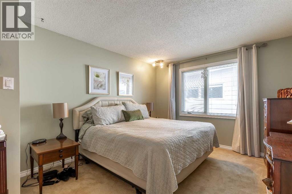 10 Seneca Place W - 12