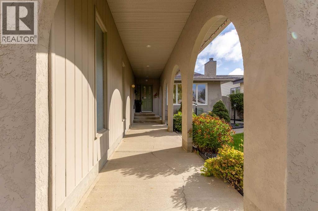 10 Seneca Place W - Image 4