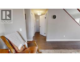 Family room - 4 Phillips Court, Kindersley, SK S0L1S0 Photo 8