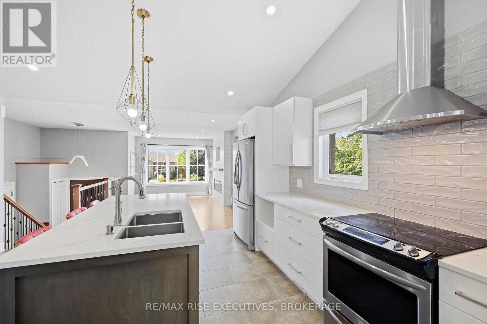 1500 CRIMSON CRESCENT - 12