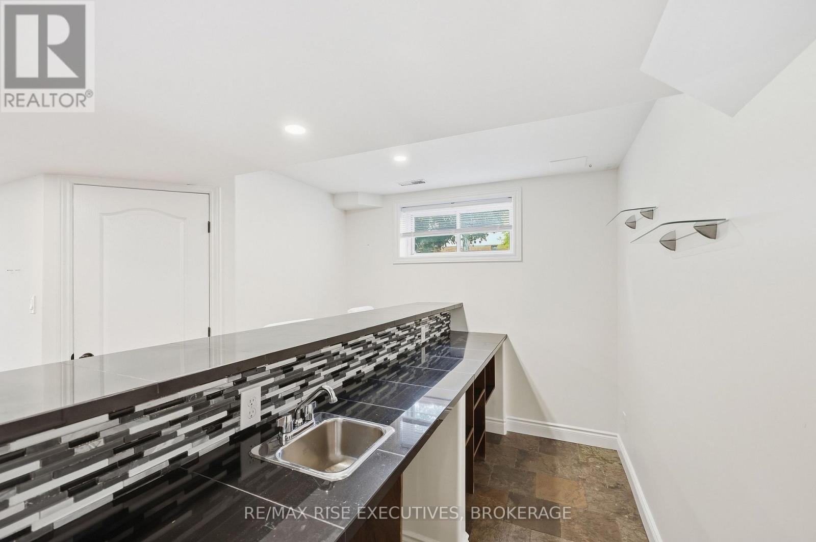 1500 CRIMSON CRESCENT - 29