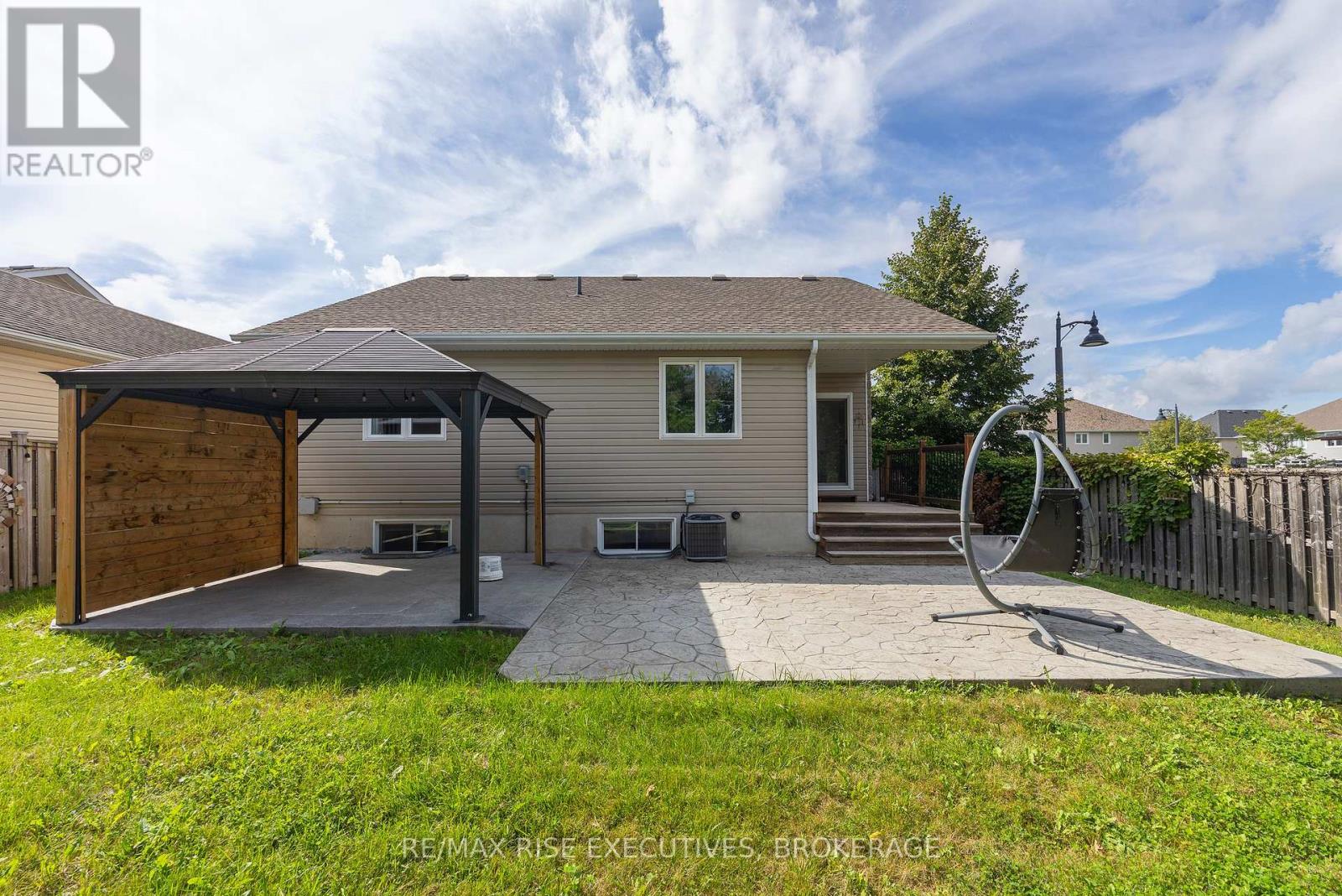 1500 CRIMSON CRESCENT - 39