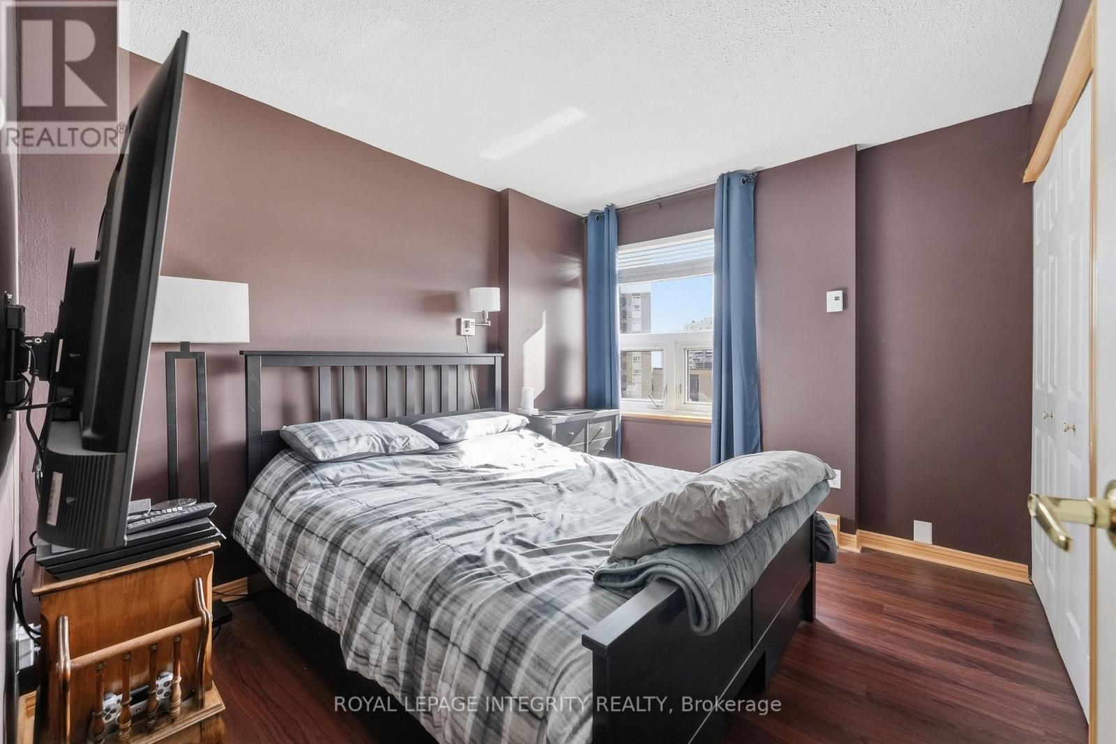 #806 900 DYNES ROAD - Image 19