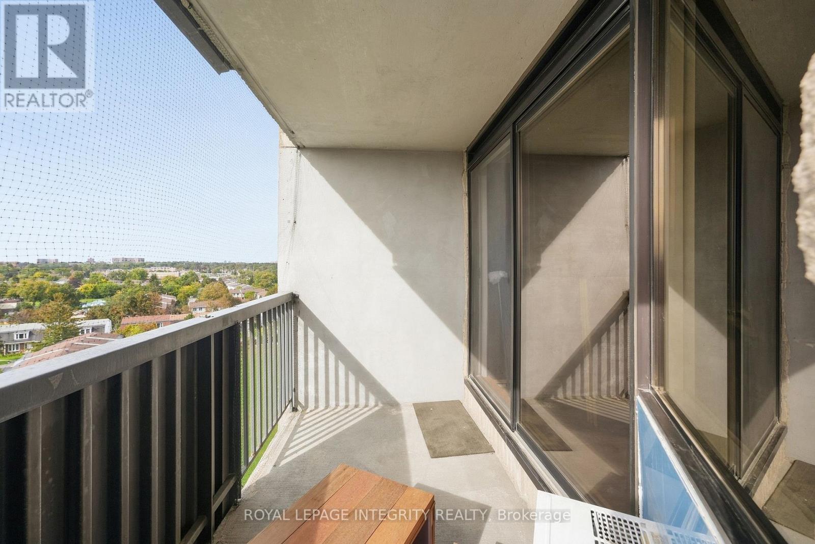 #806 900 DYNES ROAD - Image 25