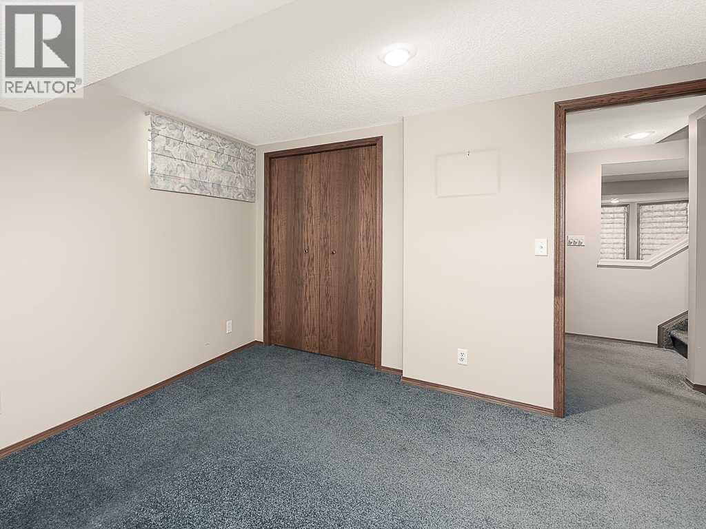 44 Straddock Crescent SW - 33