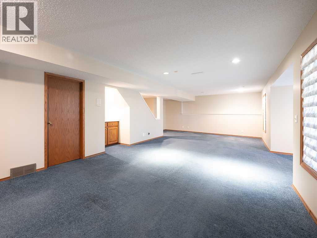 44 Straddock Crescent SW - 32