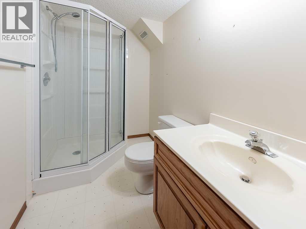 44 Straddock Crescent SW - 34