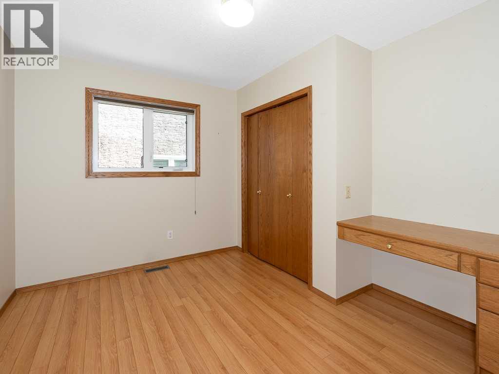 44 Straddock Crescent SW - 14
