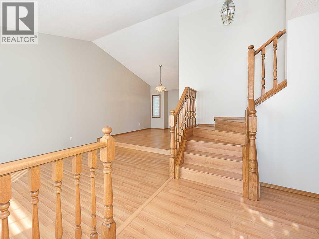 44 Straddock Crescent SW - 18