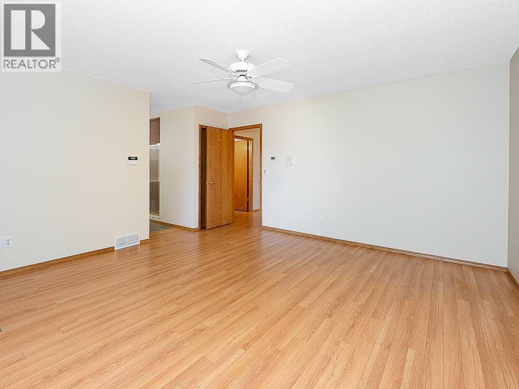 44 Straddock Crescent SW - 26