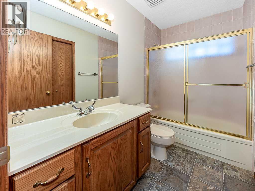 44 Straddock Crescent SW - 22