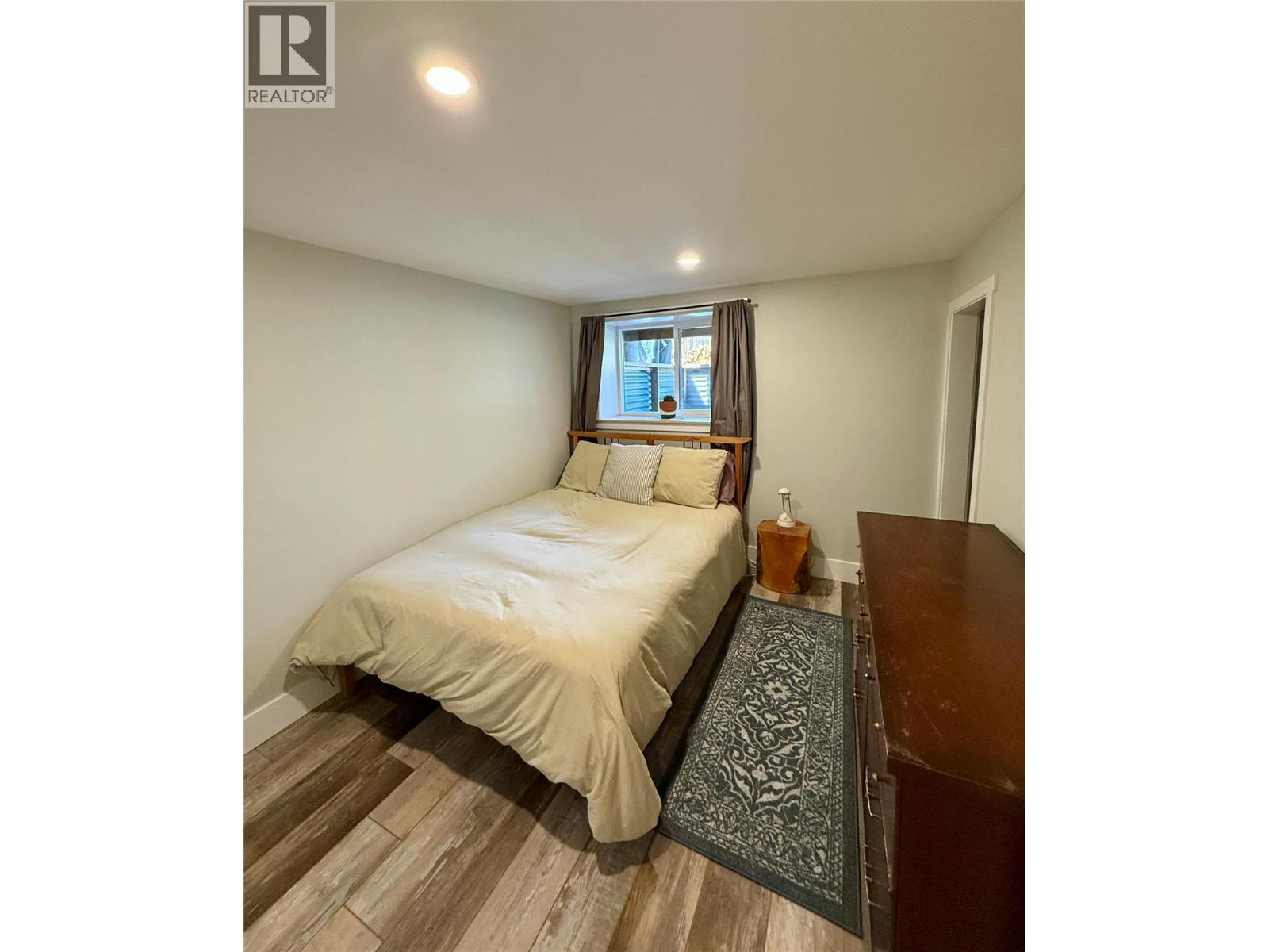 225 Dalgren Street - 36