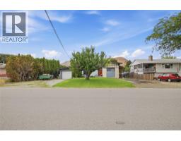 Primary Bedroom - 2306 Greenfield Avenue, Kamloops, BC V2B4P4 Photo 11