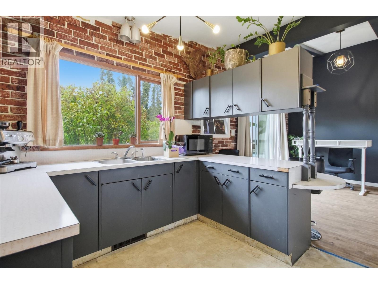 2306 Greenfield Avenue - Image 30