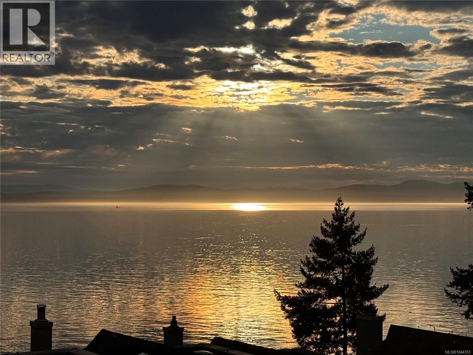 #5 4771 Cordova Bay Rd - Image 15
