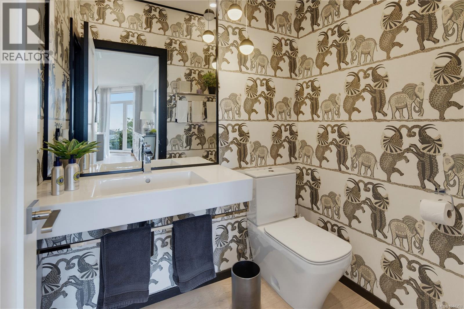#5 4771 Cordova Bay Rd - Image 21